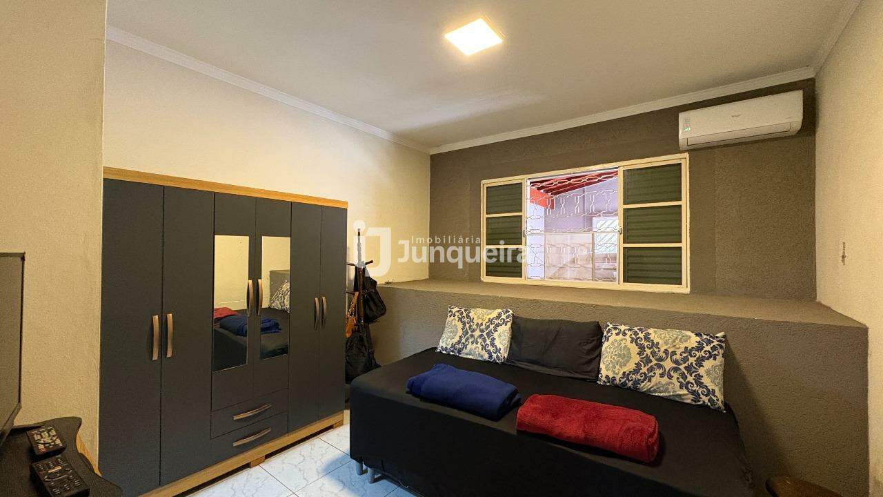 Casa à venda, 3 quartos, sendo 2 suítes, 2 vagas, no bairro Vila Rezende em Piracicaba - SP