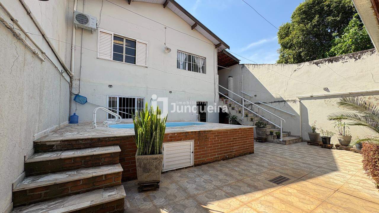 Casa à venda, 3 quartos, sendo 2 suítes, 2 vagas, no bairro Vila Rezende em Piracicaba - SP