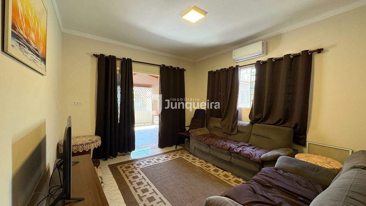 Casa à venda, 3 quartos, sendo 2 suítes, 2 vagas, no bairro Vila Rezende em Piracicaba - SP