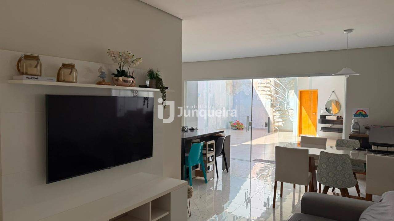Casa em Condomínio à venda no Reserva das Paineiras, 4 quartos, sendo 1 suíte, 2 vagas, no bairro Reserva das Paineiras em Piracicaba - SP
