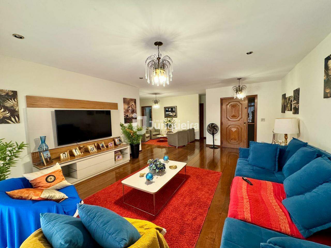 Apartamento à venda no Edifício Panorama, 4 quartos, sendo 1 suíte, 2 vagas, no bairro Centro em Piracicaba - SP