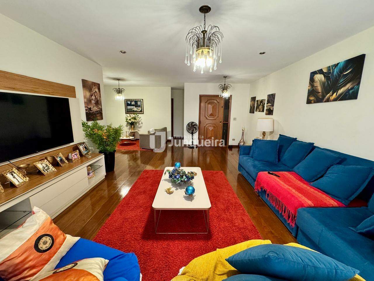 Apartamento à venda no Edifício Panorama, 4 quartos, sendo 1 suíte, 2 vagas, no bairro Centro em Piracicaba - SP