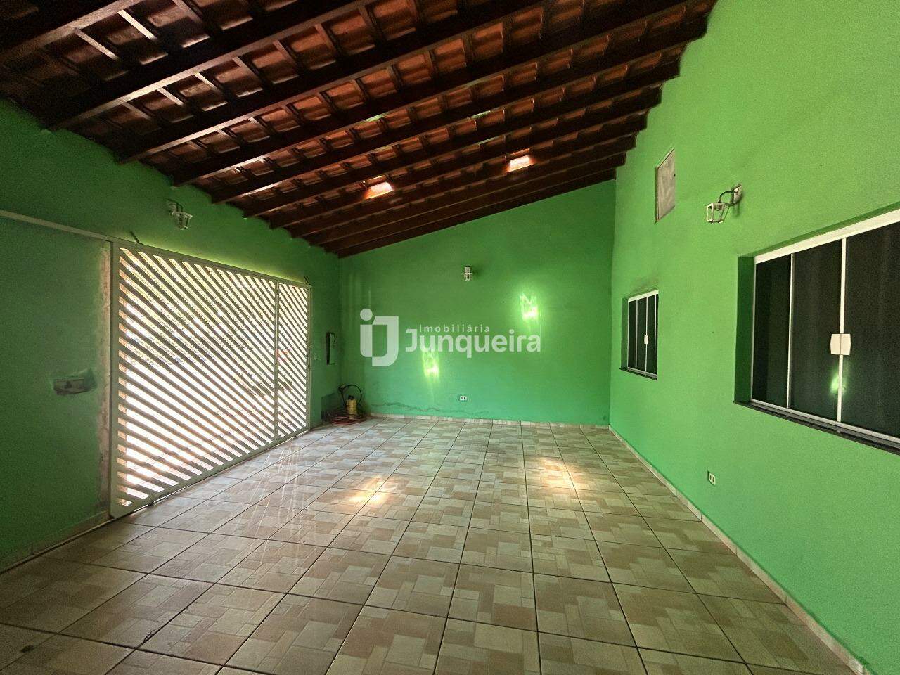 Casa à venda, 3 quartos, sendo 1 suíte, 2 vagas, no bairro Conjunto Residencial Mário Dedini em Piracicaba - SP