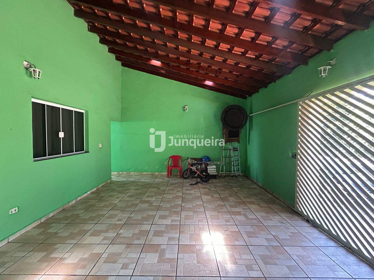 Casa à venda, 3 quartos, sendo 1 suíte, 2 vagas, no bairro Conjunto Residencial Mário Dedini em Piracicaba - SP