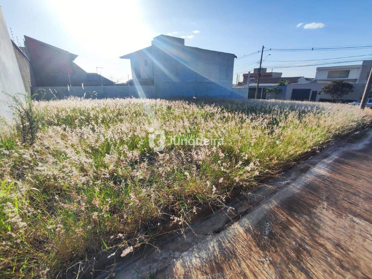 Terreno à venda, no bairro Residencial Doutor Raul Coury em Rio das Pedras - SP