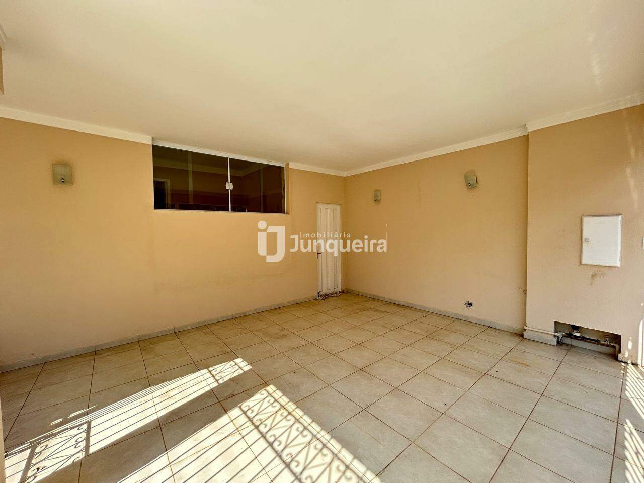 Casa à venda, 4 quartos, sendo 1 suíte, 2 vagas, no bairro Cidade Alta em Piracicaba - SP