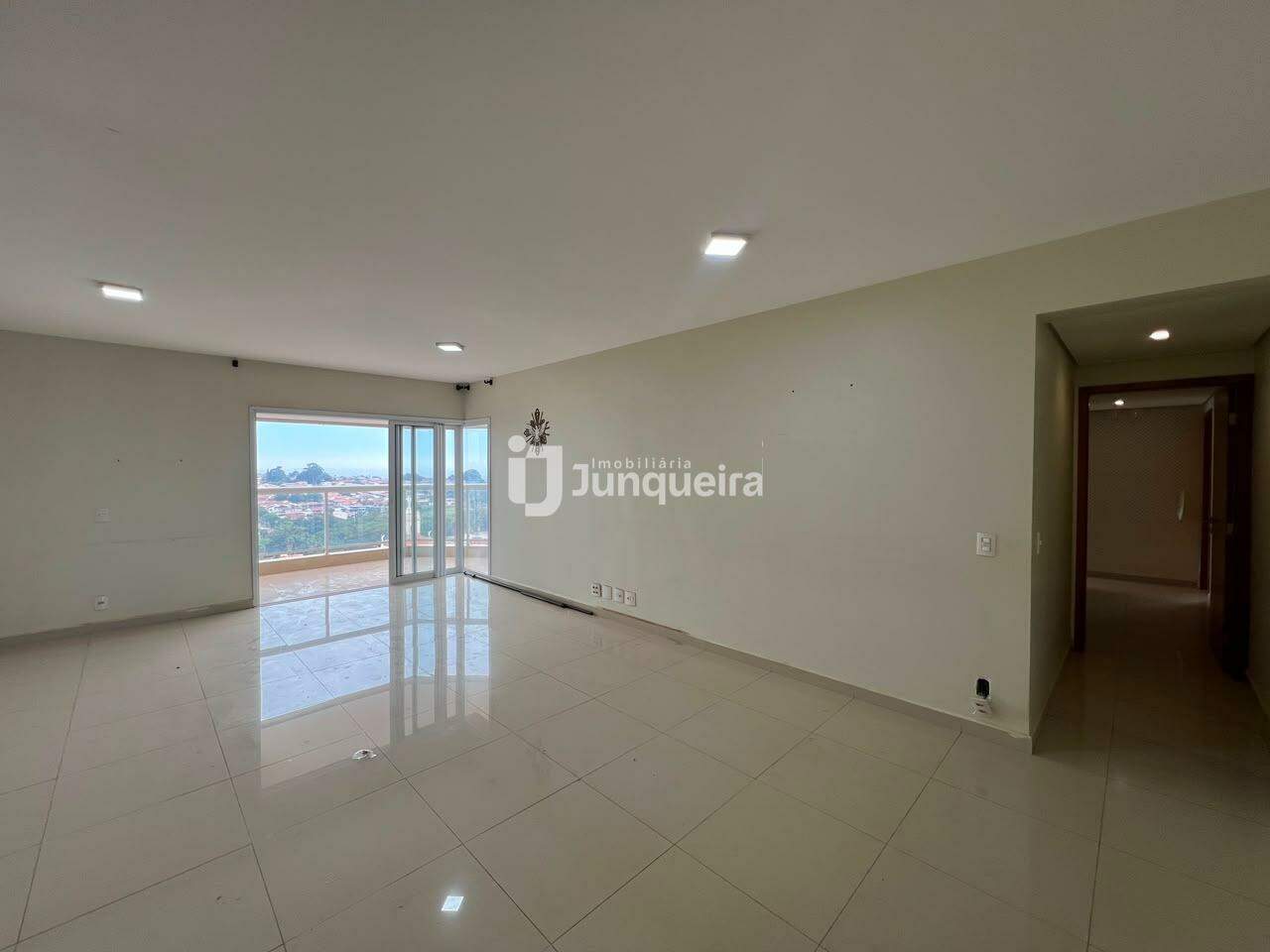 Apartamento para alugar no Villa Real , 3 quartos, sendo 3 suítes, 2 vagas, no bairro Centro em Rio das Pedras - SP
