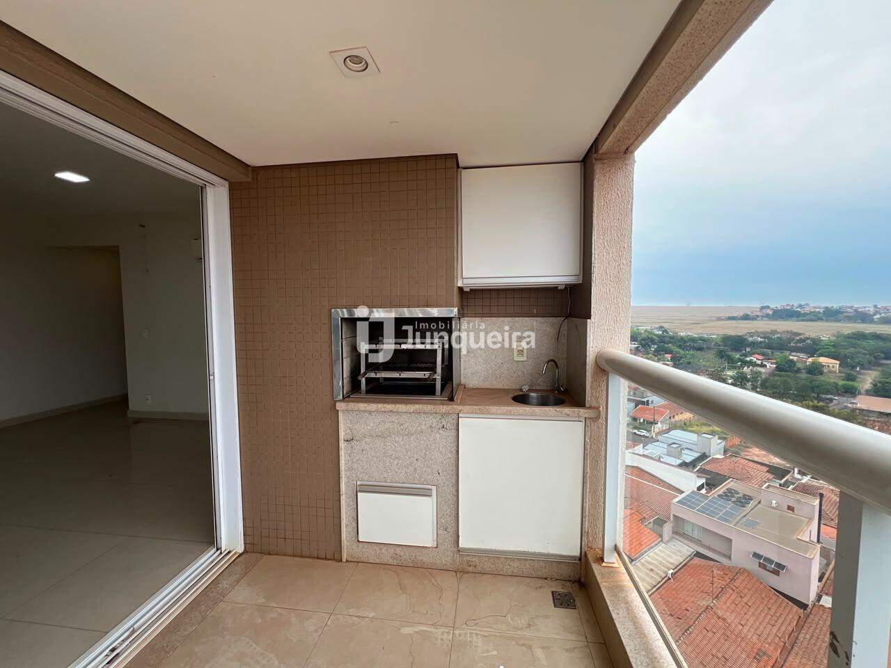 Apartamento para alugar no Villa Real , 3 quartos, sendo 3 suítes, 2 vagas, no bairro Centro em Rio das Pedras - SP