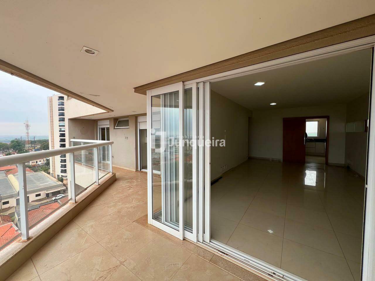 Apartamento para alugar no Villa Real , 3 quartos, sendo 3 suítes, 2 vagas, no bairro Centro em Rio das Pedras - SP