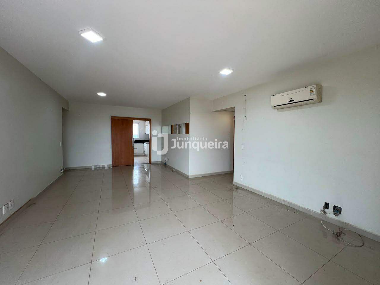Apartamento para alugar no Villa Real , 3 quartos, sendo 3 suítes, 2 vagas, no bairro Centro em Rio das Pedras - SP