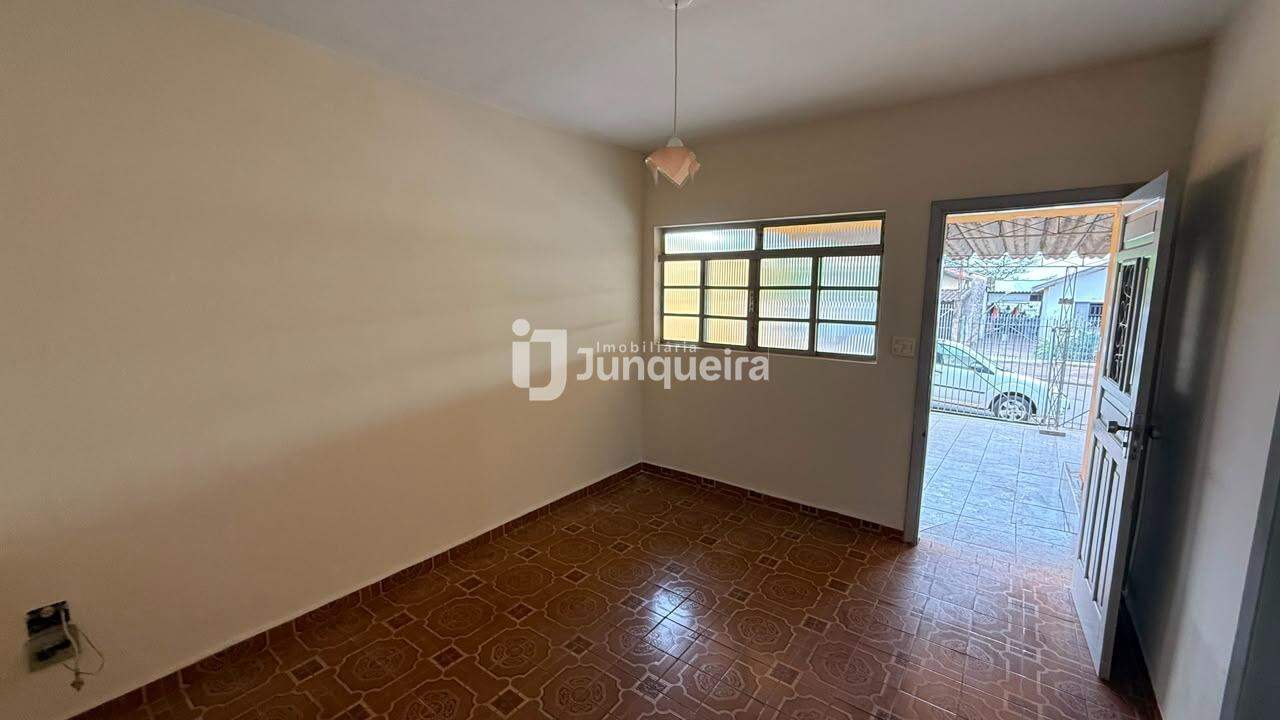Casa para alugar, 3 quartos, 2 vagas, no bairro Vila Bessy em Piracicaba - SP