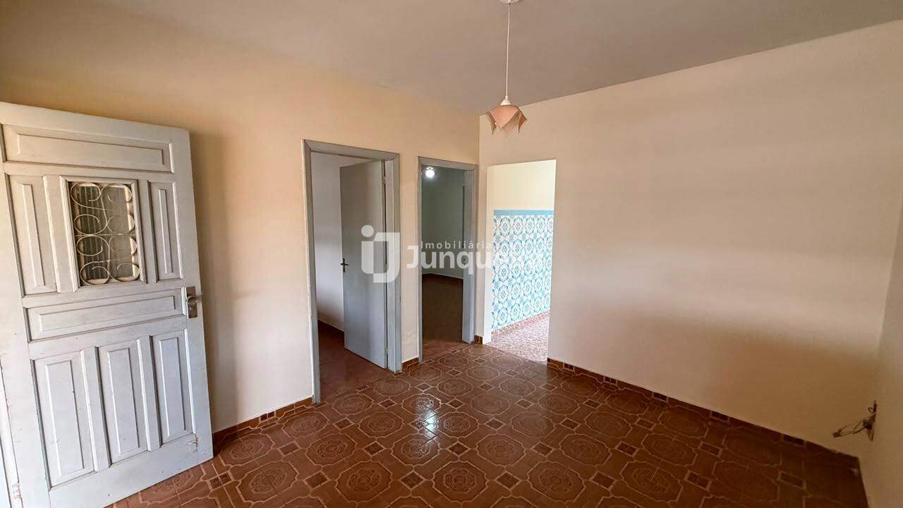 Casa para alugar, 3 quartos, 2 vagas, no bairro Vila Bessy em Piracicaba - SP