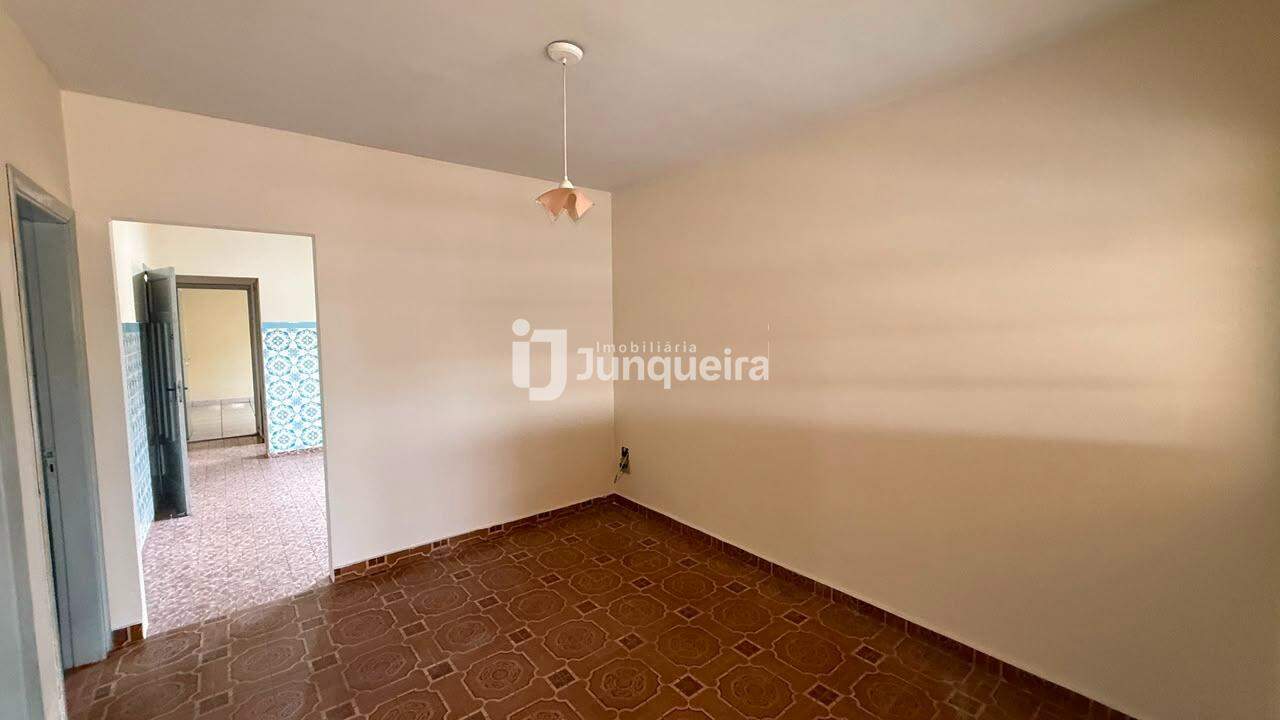 Casa para alugar, 3 quartos, 2 vagas, no bairro Vila Bessy em Piracicaba - SP