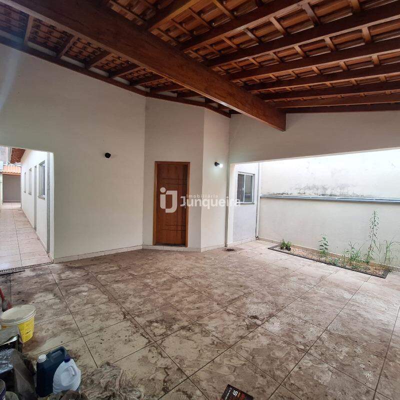 Casa à venda, 3 quartos, sendo 1 suíte, 2 vagas, no bairro Vila Industrial em Piracicaba - SP
