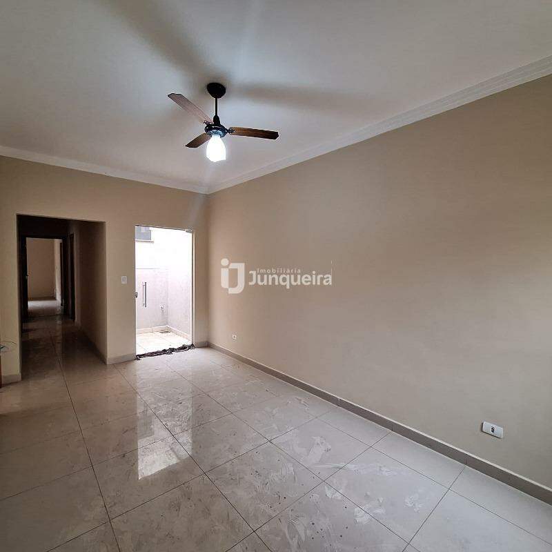 Casa à venda, 3 quartos, sendo 1 suíte, 2 vagas, no bairro Vila Industrial em Piracicaba - SP