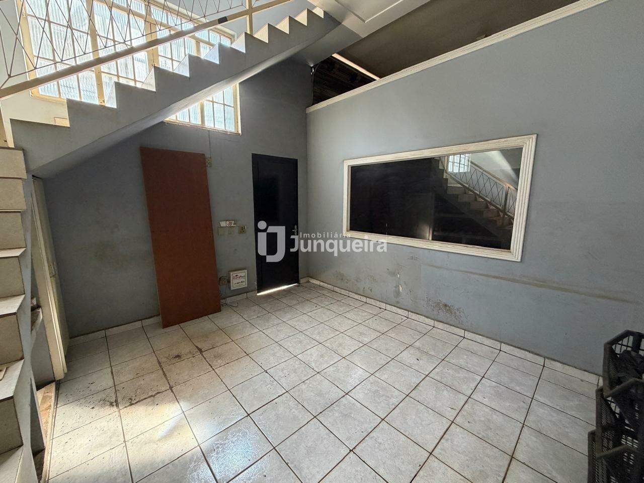 Galpão para alugar, no bairro Jaraguá em Piracicaba - SP