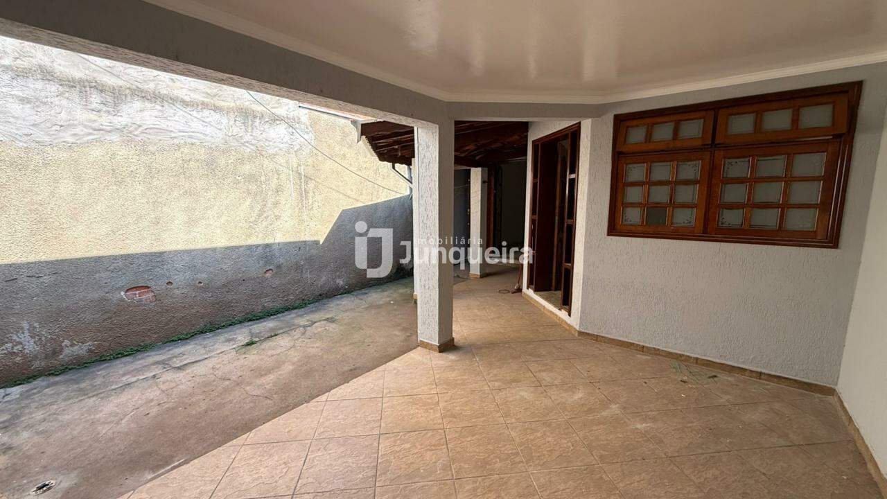 Casa para alugar, 3 quartos, 1 vaga, no bairro Santa Terezinha em Piracicaba - SP
