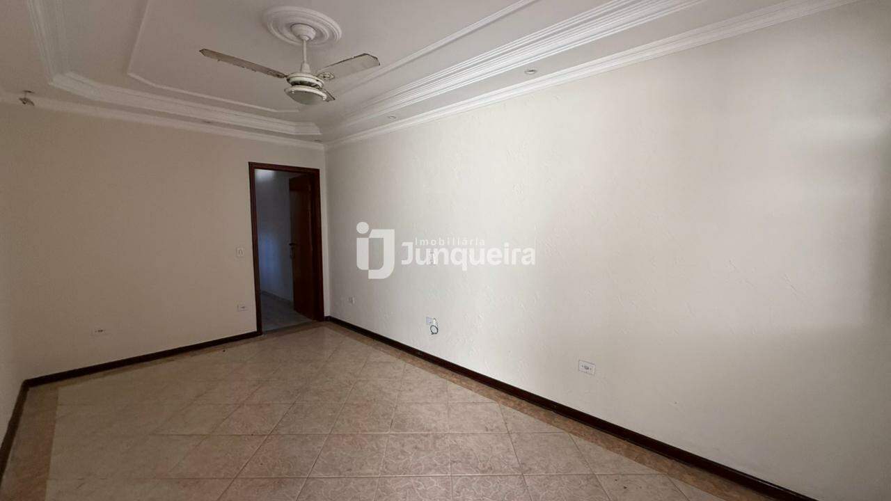 Casa para alugar, 3 quartos, 1 vaga, no bairro Santa Terezinha em Piracicaba - SP