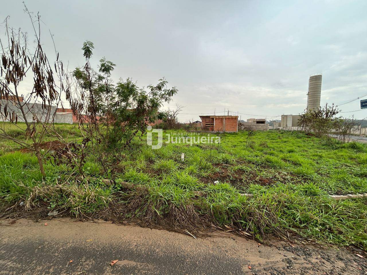 Terreno à venda, no bairro Vale do Sol em Piracicaba - SP