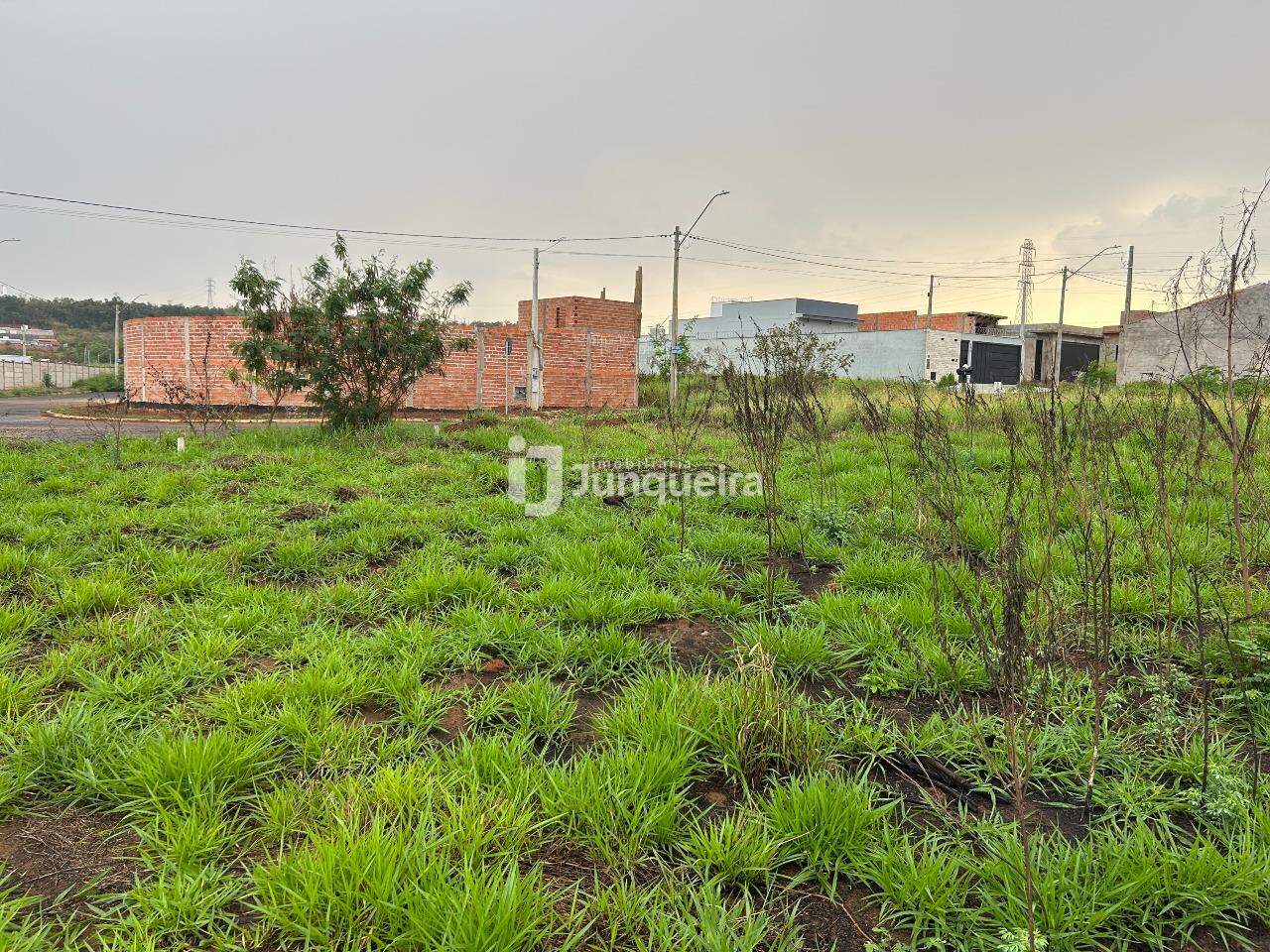 Terreno à venda, no bairro Vale do Sol em Piracicaba - SP