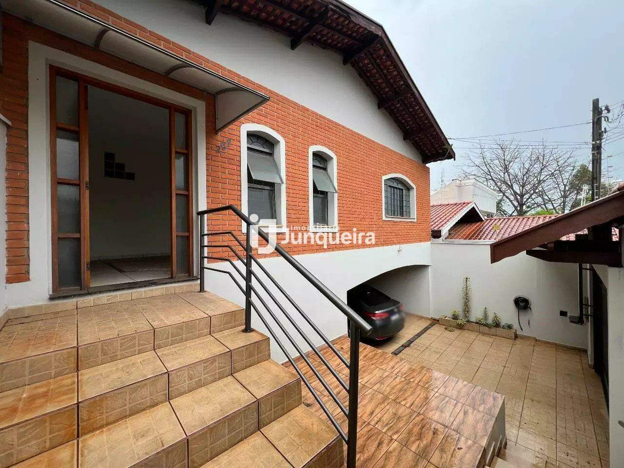 Casa para alugar, 3 quartos, sendo 1 suíte, 4 vagas, no bairro Castelinho em Piracicaba - SP