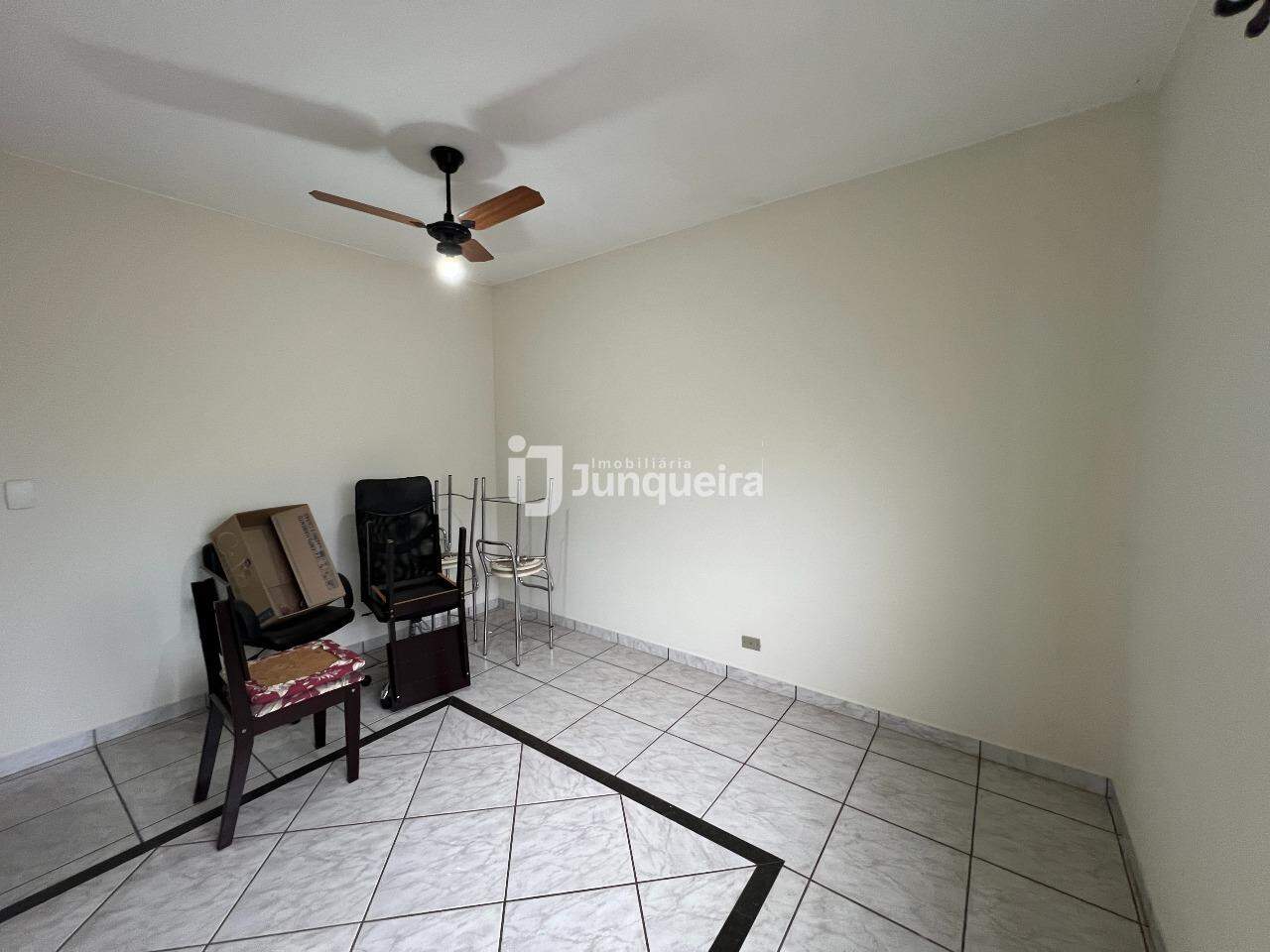 Casa para alugar, 3 quartos, sendo 1 suíte, 4 vagas, no bairro Castelinho em Piracicaba - SP