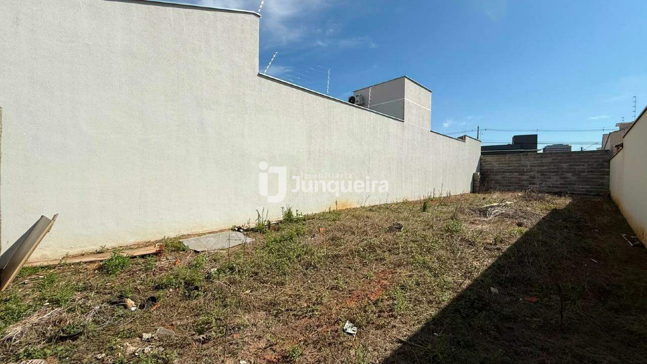 Terreno à venda, no bairro Água Branca em Piracicaba - SP