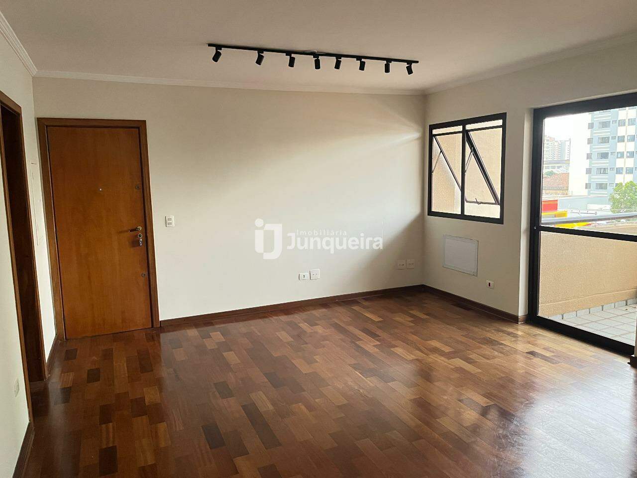 Apartamento à venda no Edifício Joca Adamoli, 3 quartos, sendo 1 suíte, 1 vaga, no bairro Centro em Piracicaba - SP