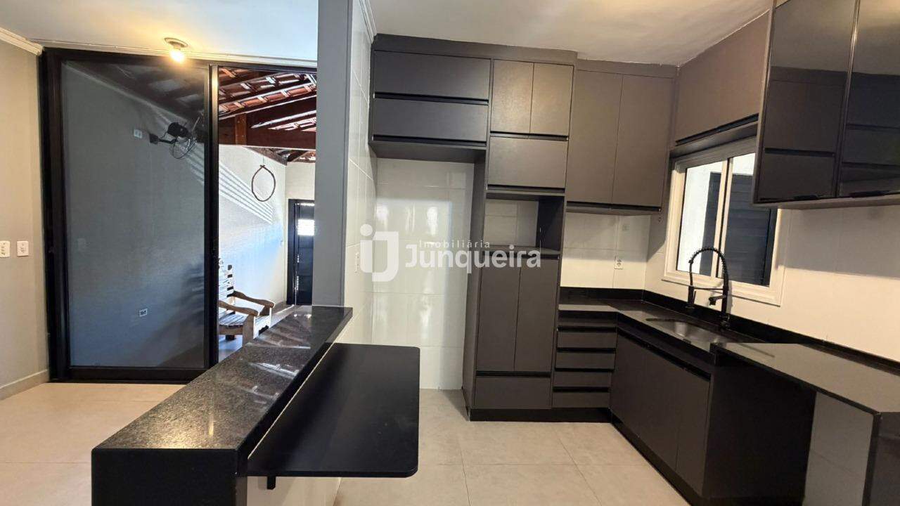 Casa à venda, 3 quartos, sendo 1 suíte, 2 vagas, no bairro Altos do São Francisco em Piracicaba - SP