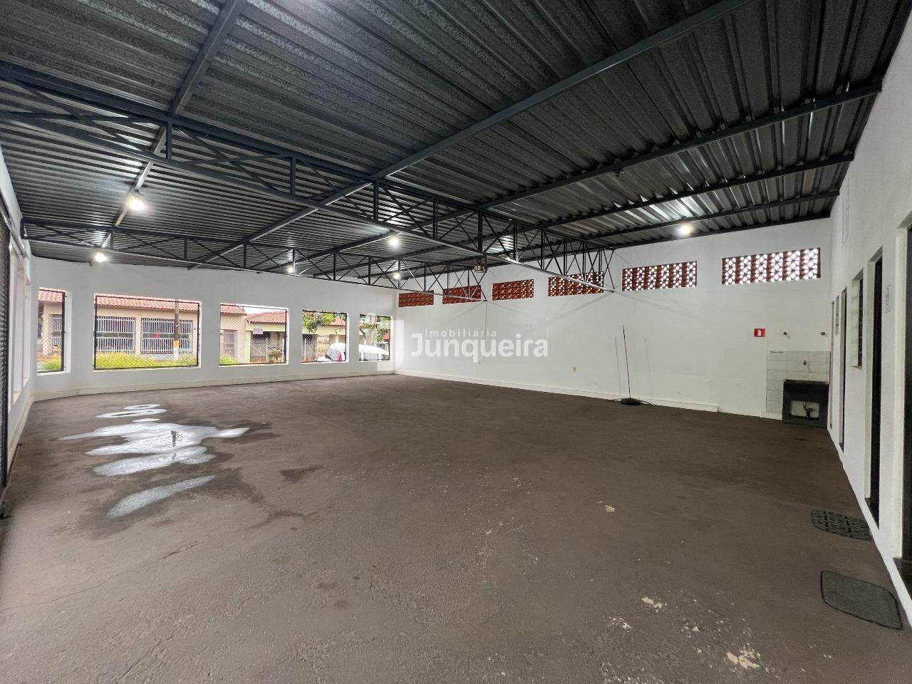 Salão para alugar, no bairro Jardim Bom Jesus I em Rio das Pedras - SP