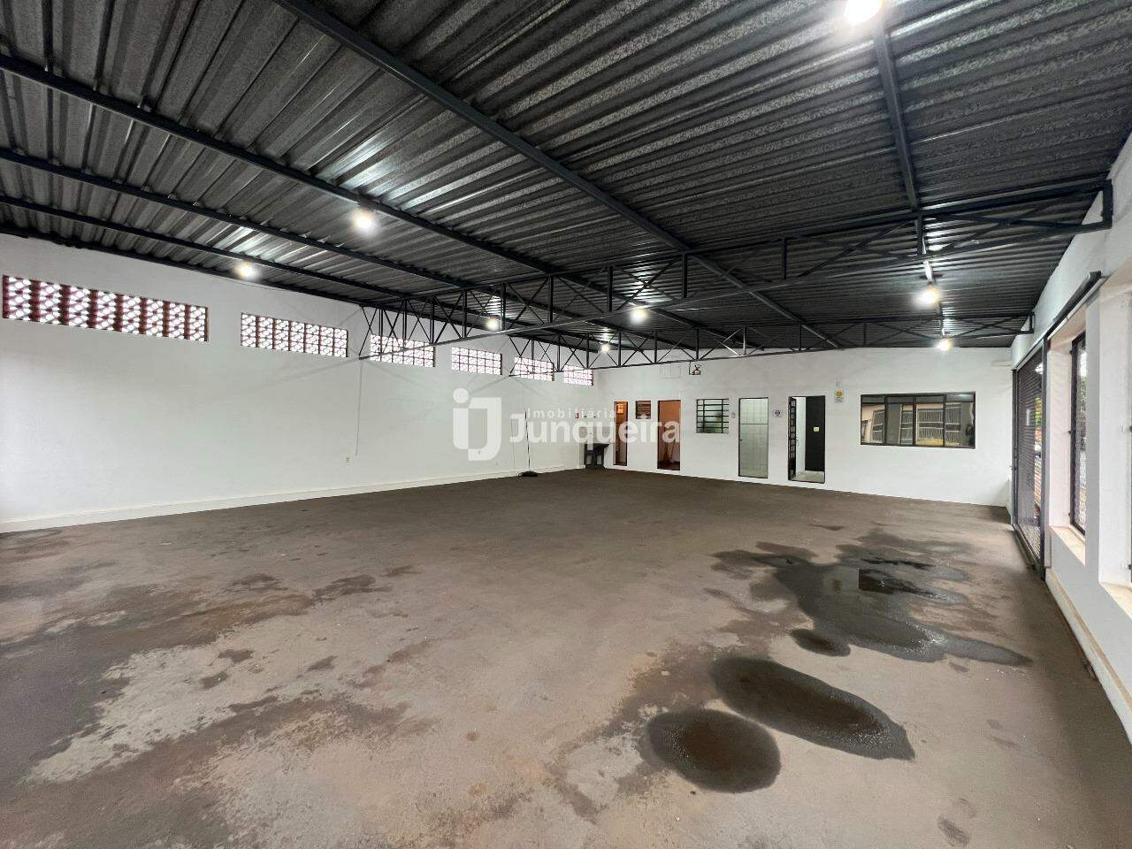 Salão para alugar, no bairro Jardim Bom Jesus I em Rio das Pedras - SP