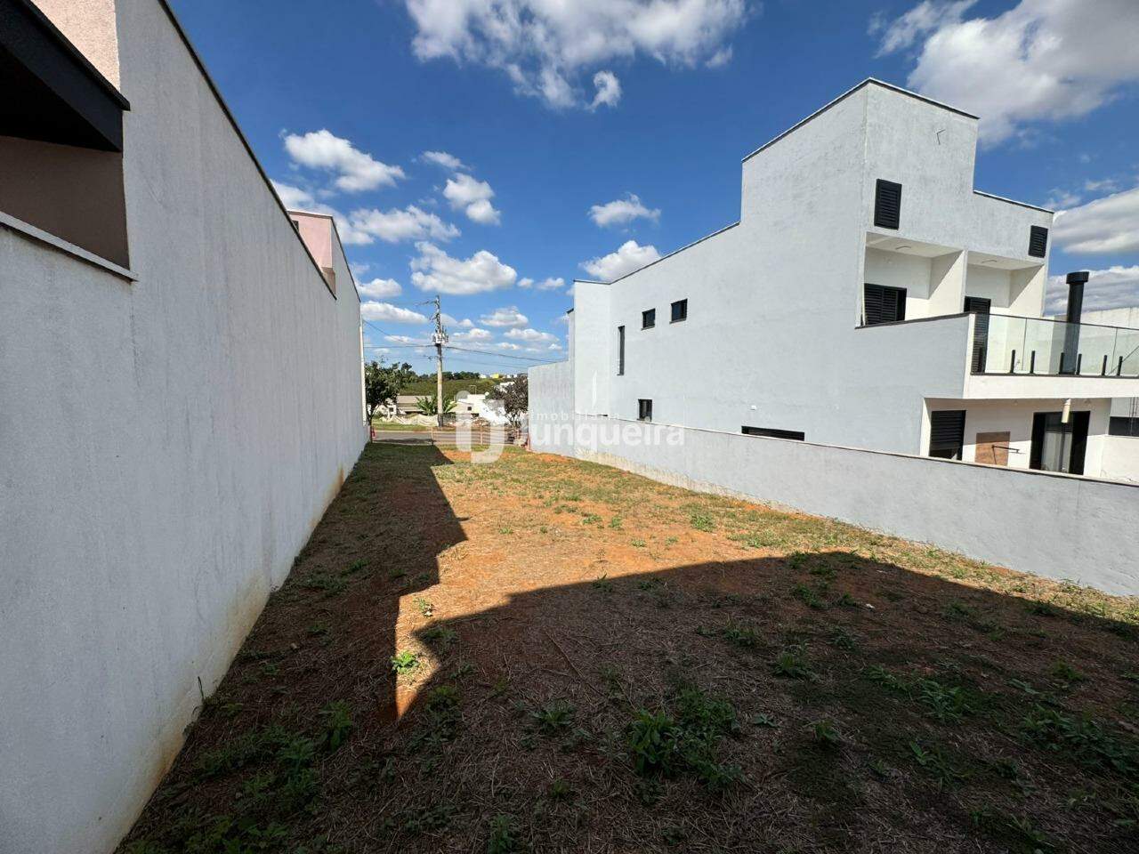 Terreno à venda, no bairro Jardim Califórnia em Piracicaba - SP