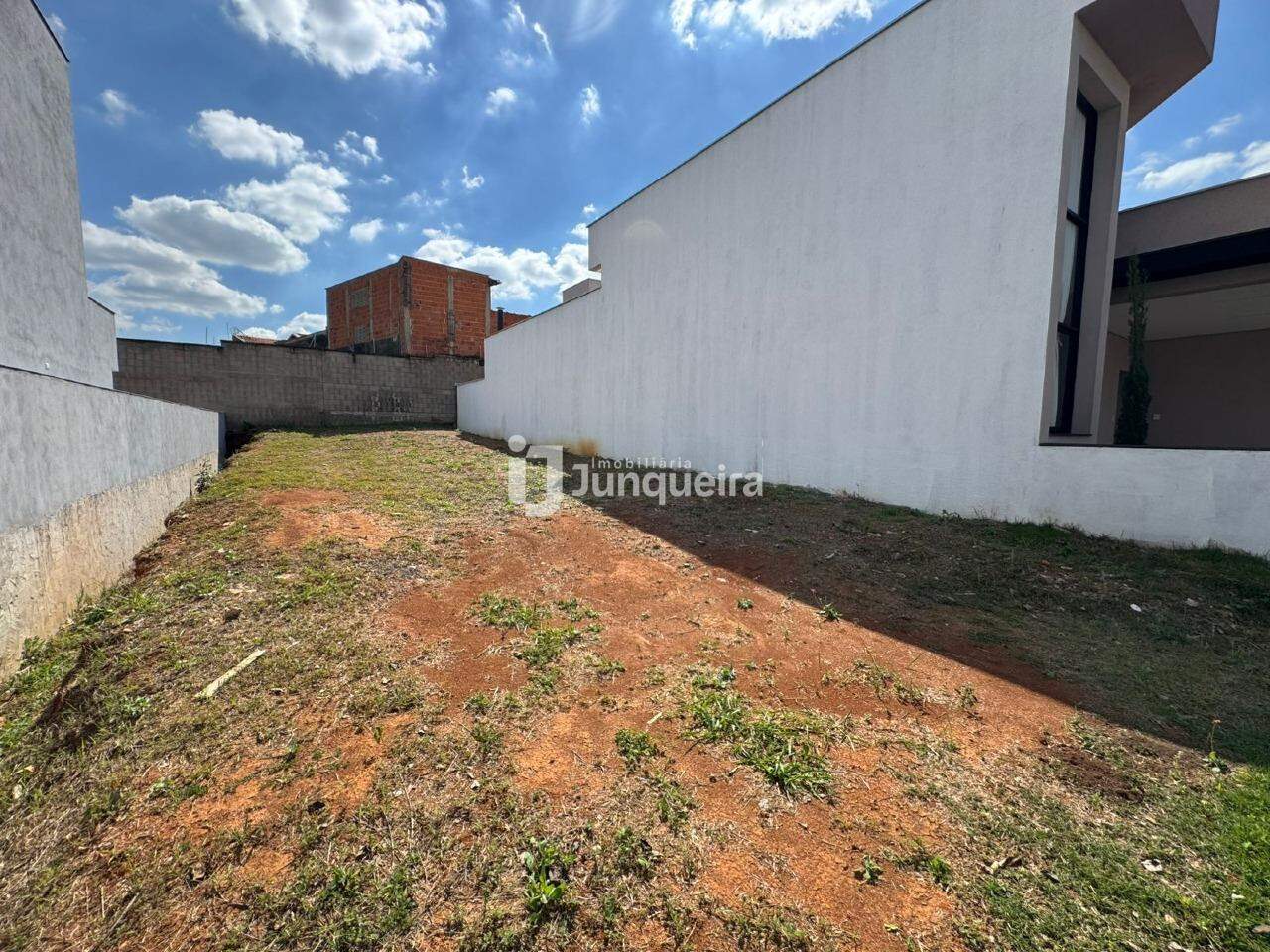 Terreno à venda, no bairro Jardim Califórnia em Piracicaba - SP