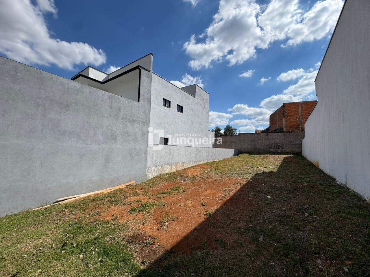 Terreno à venda, no bairro Jardim Califórnia em Piracicaba - SP