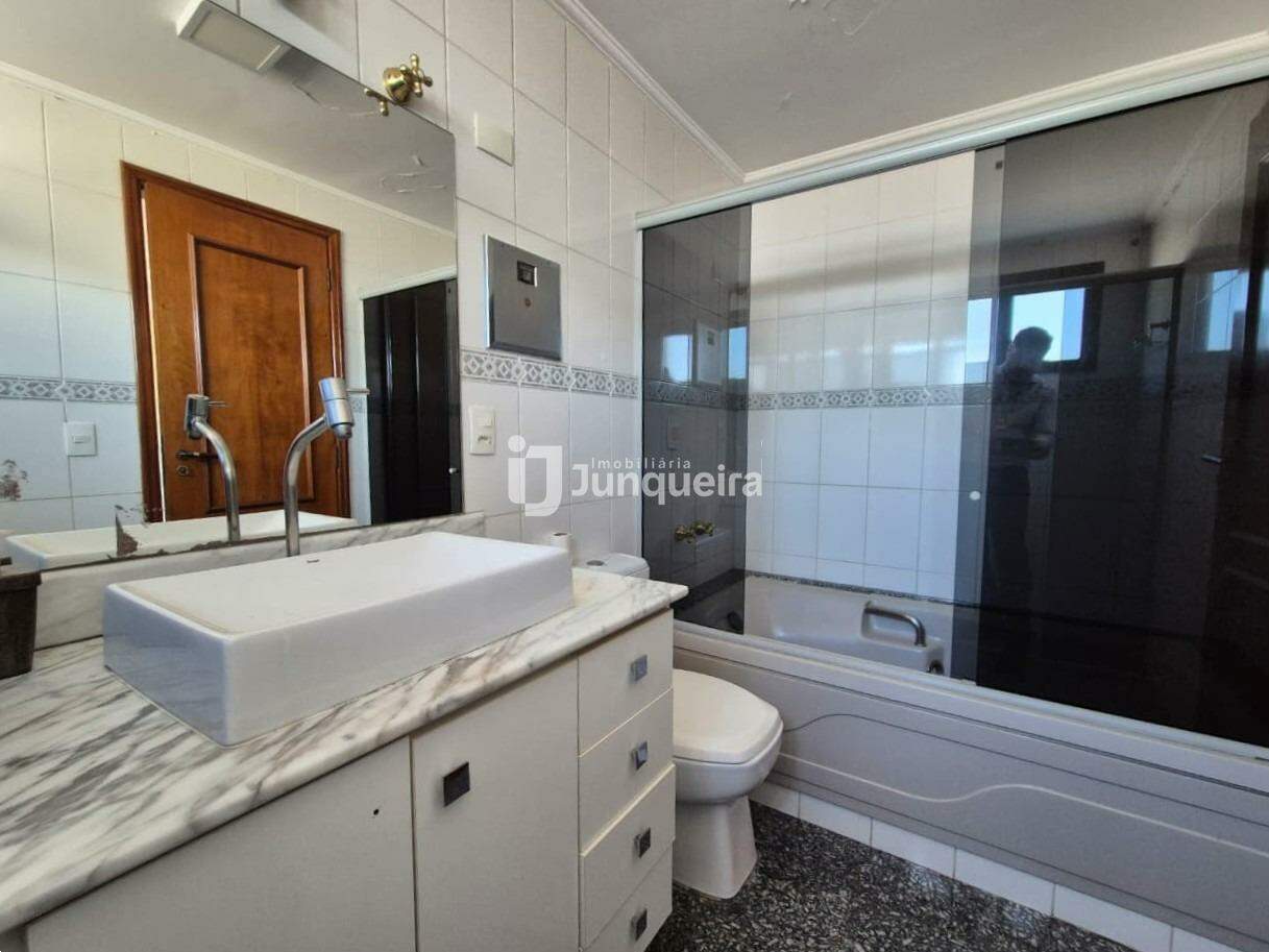 Apartamento à venda no Edifício Roma, 4 quartos, sendo 1 suíte, 4 vagas, no bairro Centro em Piracicaba - SP