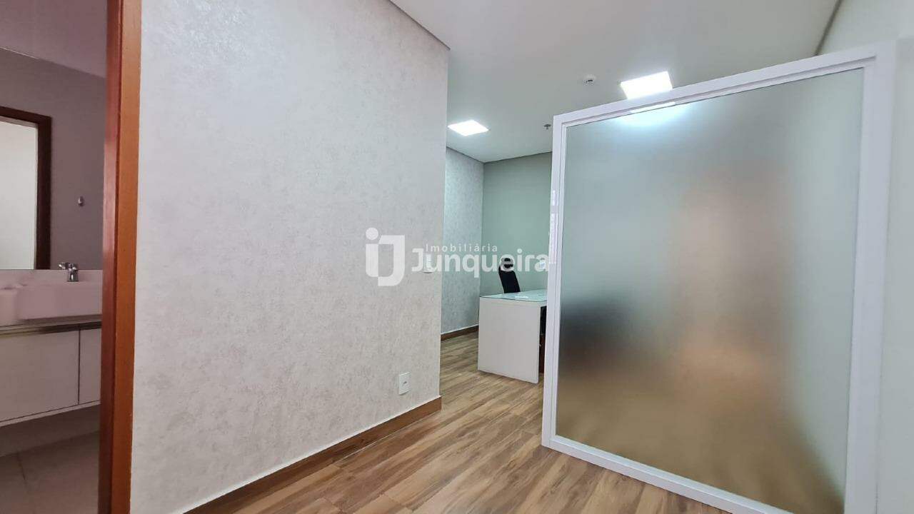 Sala Comercial para alugar, 1 vaga, no bairro Cidade Alta em Piracicaba - SP
