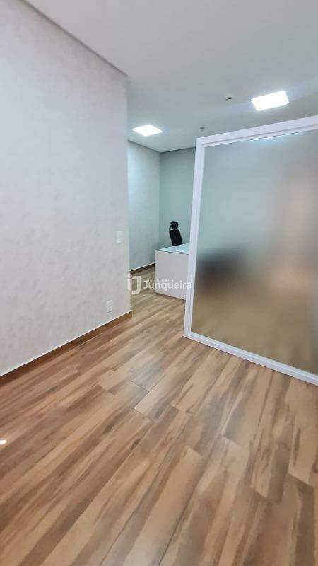 Sala Comercial para alugar, 1 vaga, no bairro Cidade Alta em Piracicaba - SP
