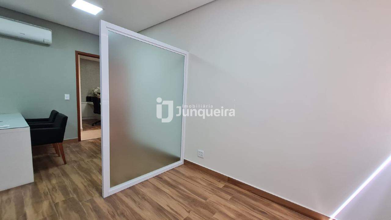 Sala Comercial para alugar, 1 vaga, no bairro Cidade Alta em Piracicaba - SP