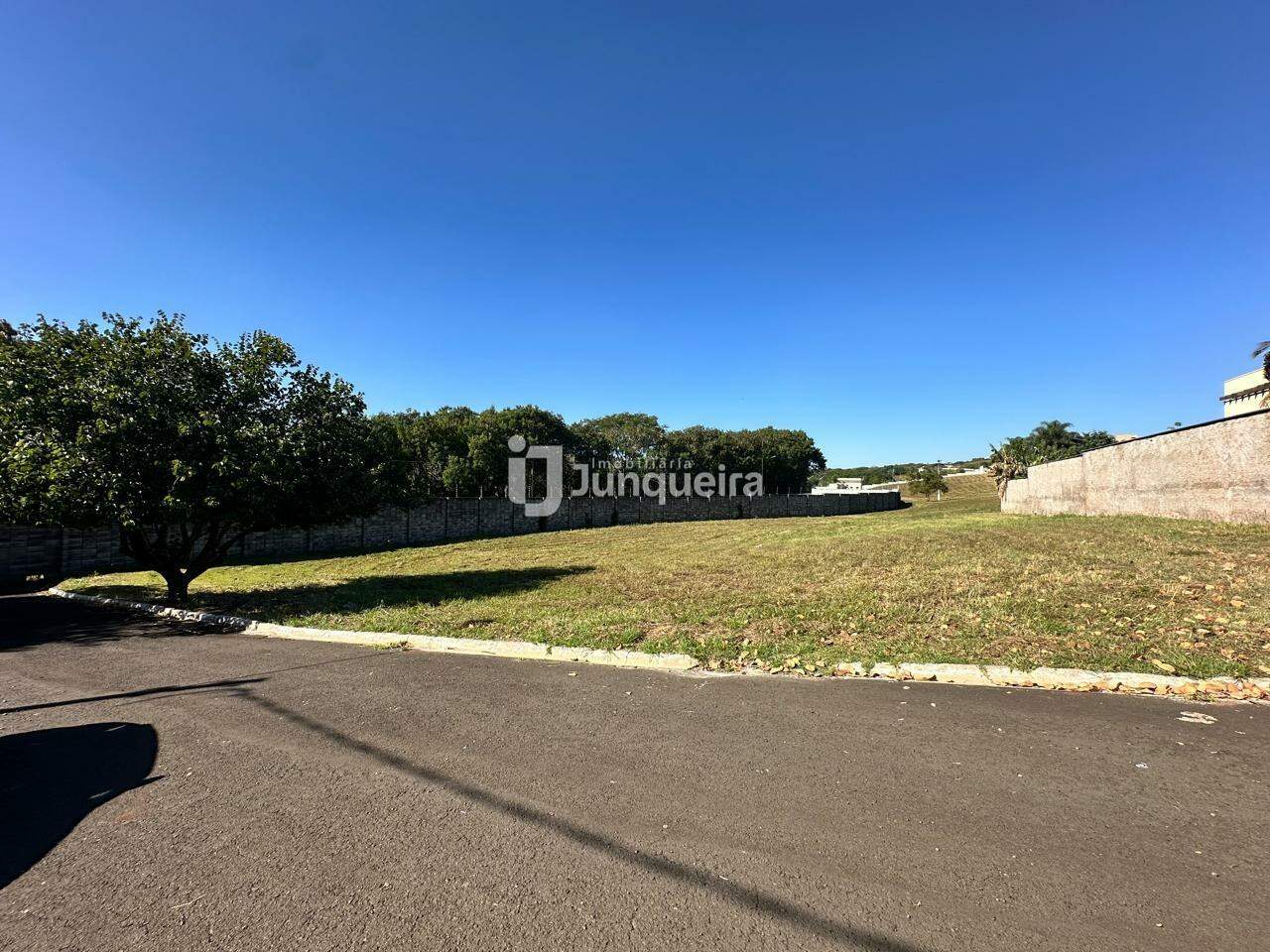 Terreno em Condomínio à venda no Park Campestre II, no bairro Campestre em Piracicaba - SP