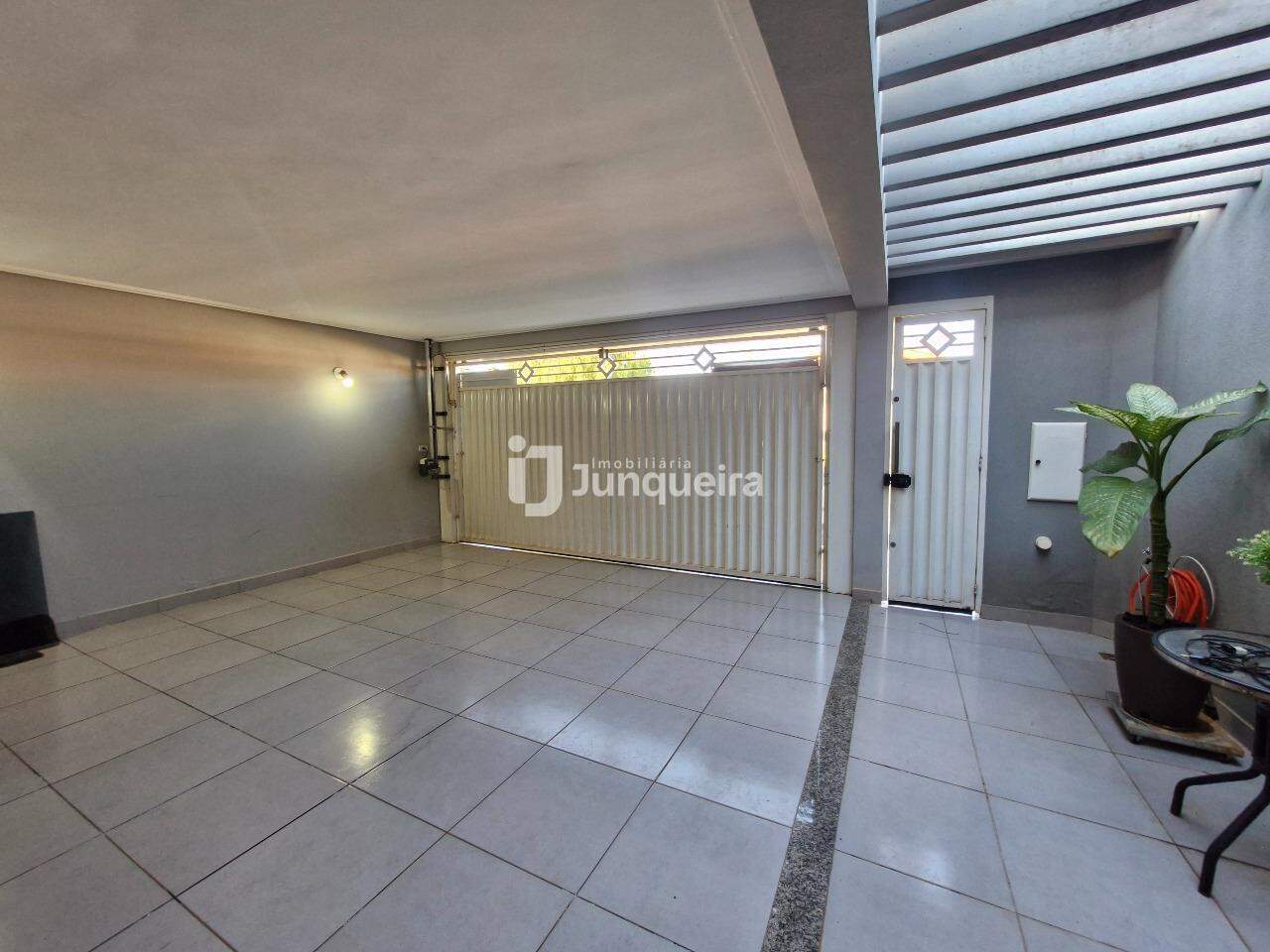 Casa à venda, 3 quartos, 2 vagas, no bairro Água Branca em Piracicaba - SP