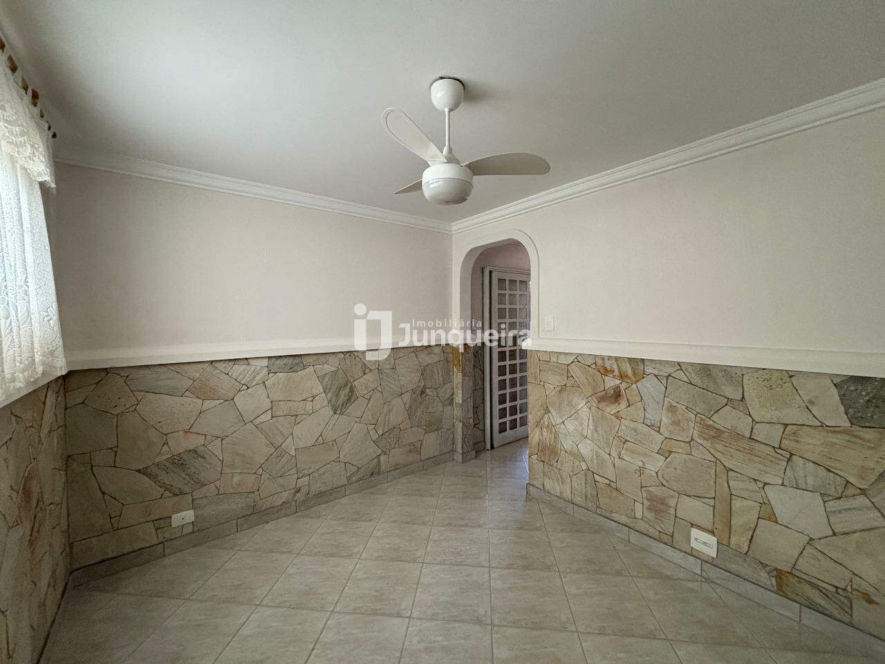 Casa à venda, 3 quartos, 1 vaga, no bairro Vila Rezende em Piracicaba - SP
