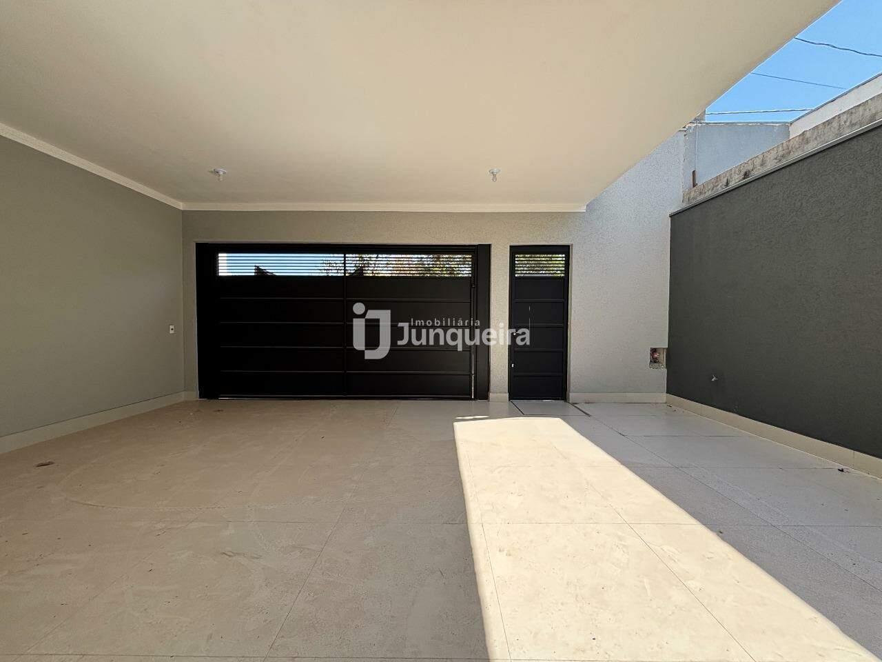 Casa à venda, 3 quartos, sendo 1 suíte, 2 vagas, no bairro Campestre em Piracicaba - SP