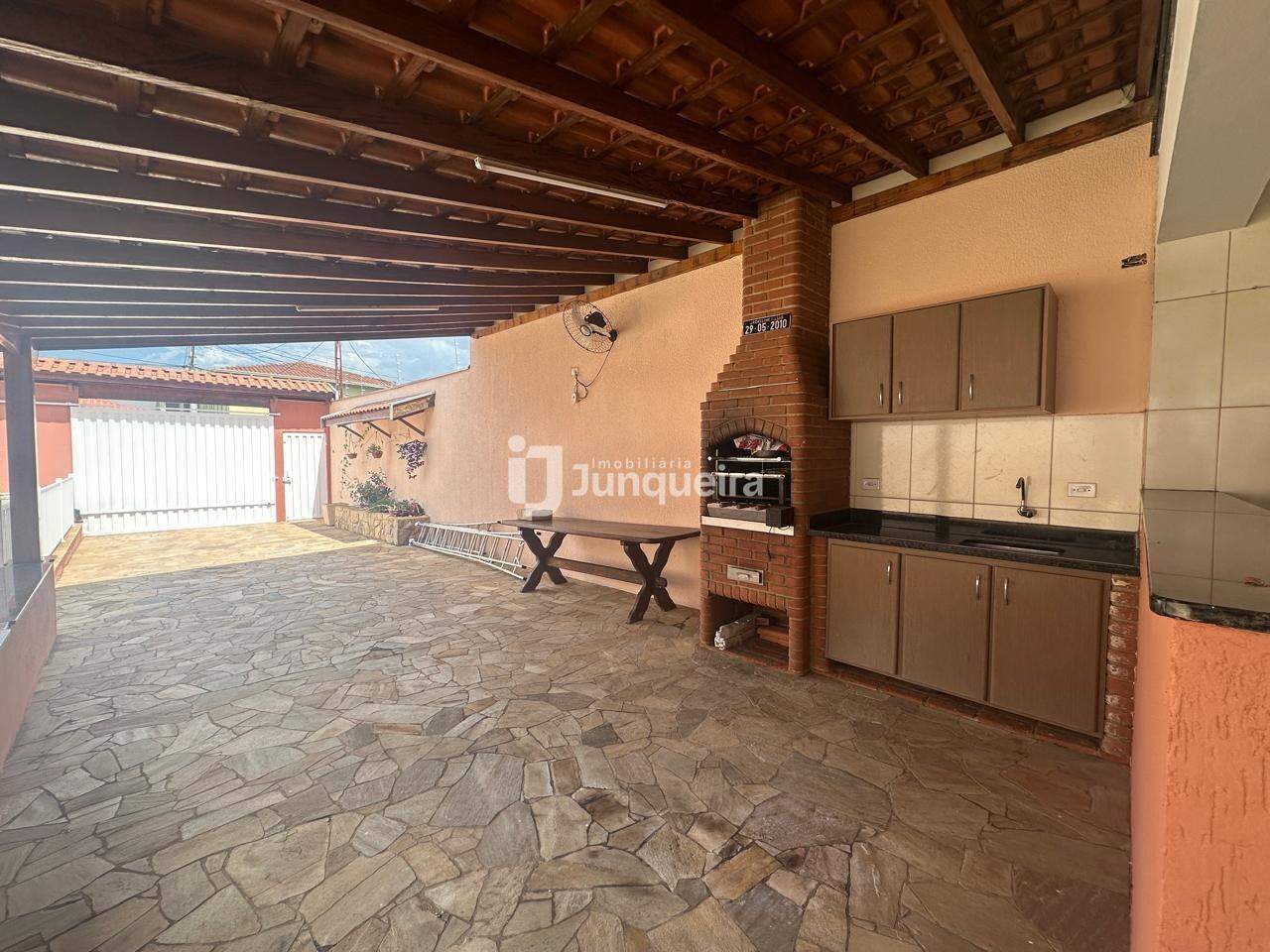 Casa à venda, 3 quartos, sendo 1 suíte, 4 vagas, no bairro Jardim Algodoal em Piracicaba - SP