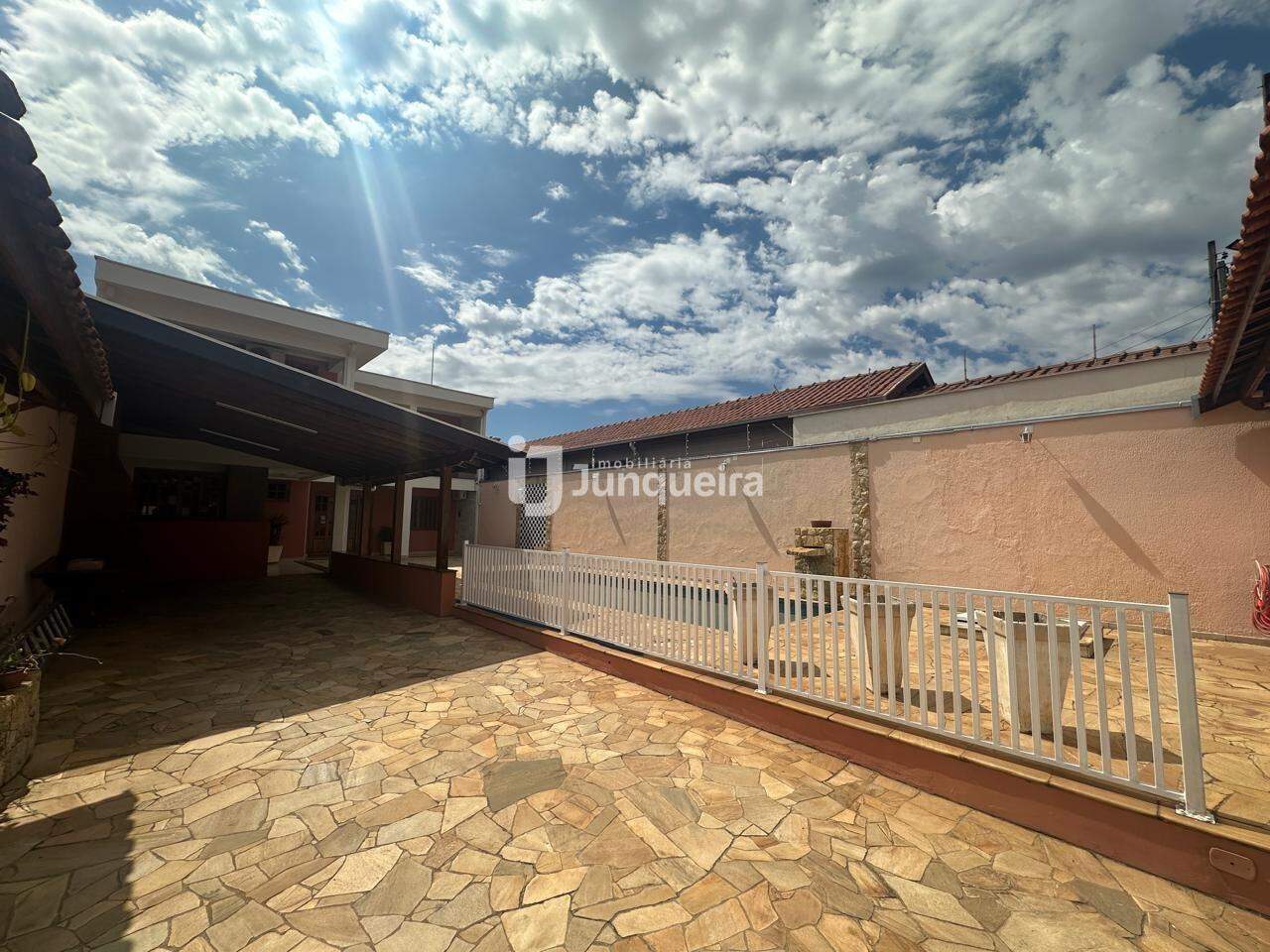 Casa à venda, 3 quartos, sendo 1 suíte, 4 vagas, no bairro Jardim Algodoal em Piracicaba - SP