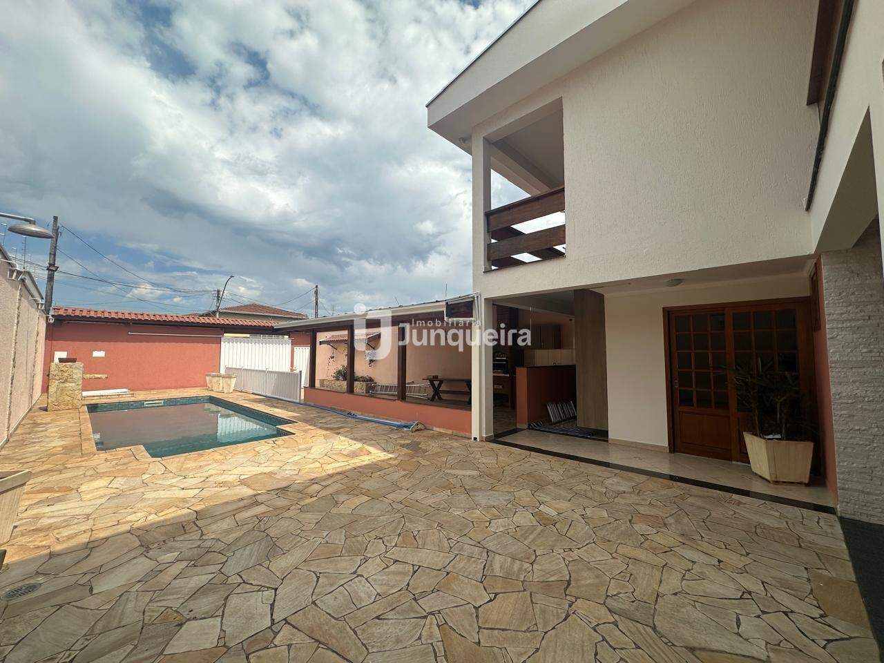 Casa à venda, 3 quartos, sendo 1 suíte, 4 vagas, no bairro Jardim Algodoal em Piracicaba - SP