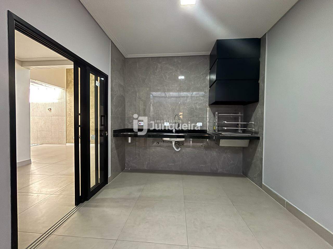 Casa em Condomínio à venda no Lazuli Club, 3 quartos, sendo 1 suíte, 2 vagas, no bairro Lazuli Club em Piracicaba - SP