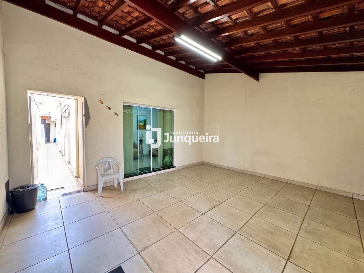 Casa à venda, 2 quartos, 2 vagas, no bairro Vila Rezende em Piracicaba - SP