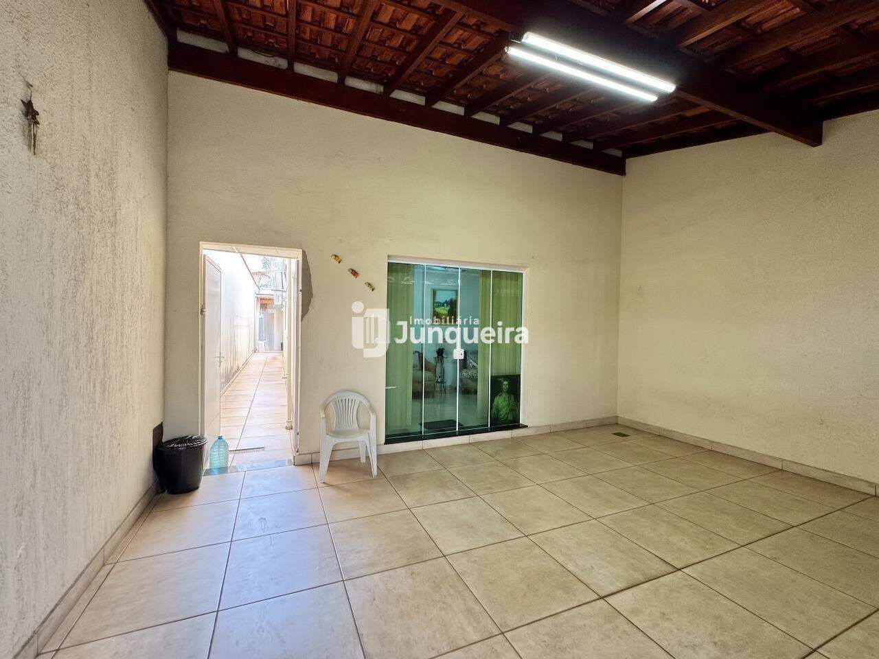 Casa à venda, 2 quartos, 2 vagas, no bairro Vila Rezende em Piracicaba - SP