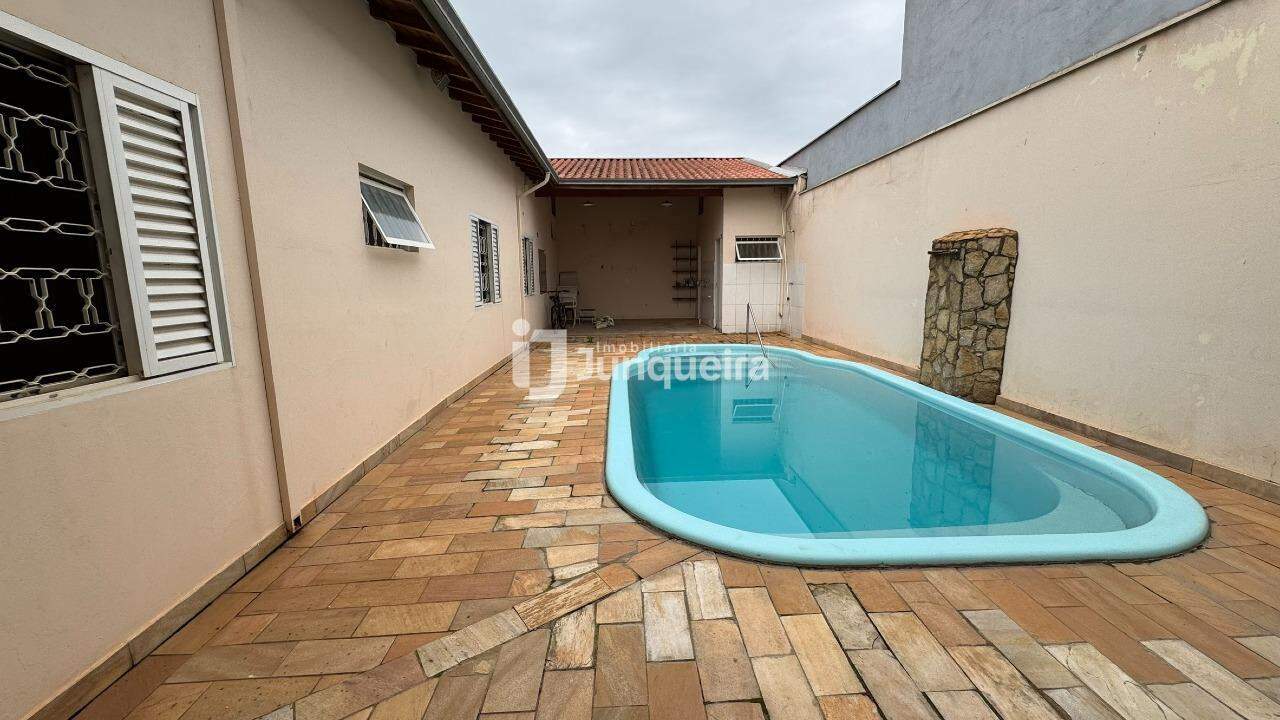 Casa à venda, 3 quartos, sendo 1 suíte, 2 vagas, no bairro Jardim Abaeté em Piracicaba - SP
