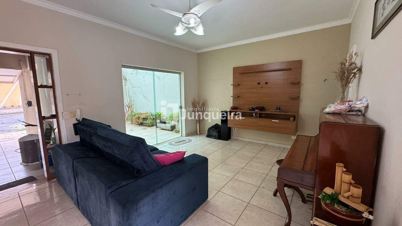 Casa à venda, 3 quartos, sendo 1 suíte, 2 vagas, no bairro Jardim Abaeté em Piracicaba - SP